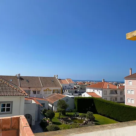 Seaside Retreat With Terrace In Baleal Appartement *
