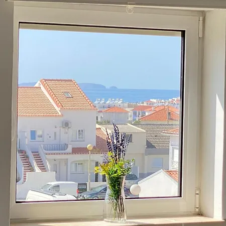 Seaside Retreat With Terrace In Baleal *