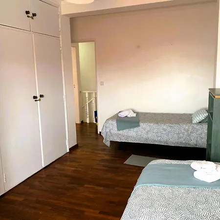 Seaside Retreat With Terrace In Baleal Ferrel (Leiria)