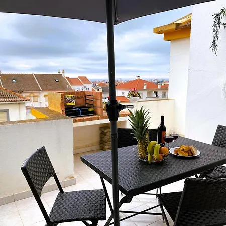 Apartment Seaside Retreat With Terrace In Baleal *