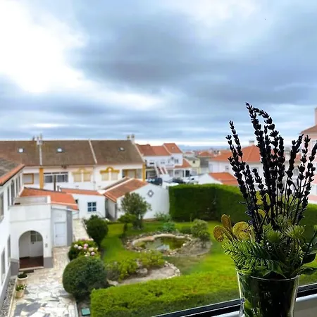 Apartment Seaside Retreat With Terrace In Baleal *